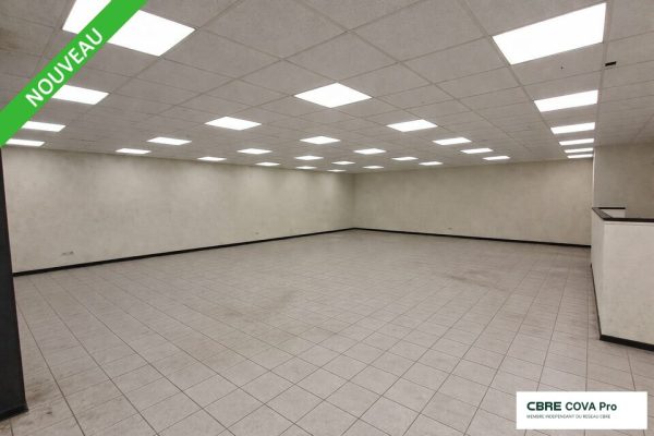 Local commercial à louer – 600 m² – Saint Vit – photo 2