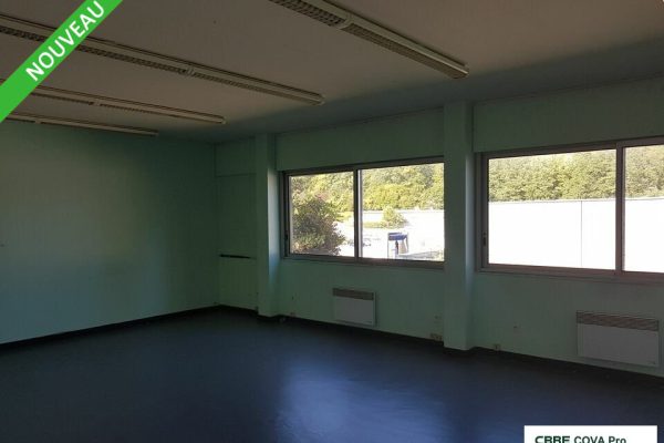 Bureaux à louer – 201,50 m² – Ecole Valentin – photo 4