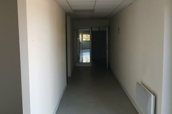 Bureaux à louer – 201,50 m² – Ecole Valentin – photo 3