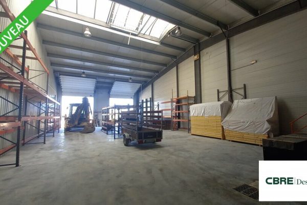 Local d&rsquo;activité à louer – 360 m² – Saint Vit