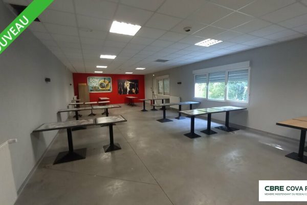 Local commercial à louer – 1 500 m² – Les Fins – photo 4