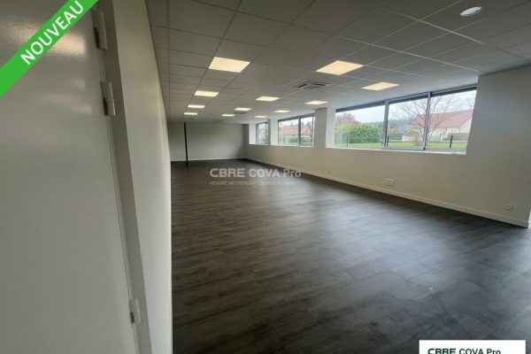 Local d&rsquo;activité à louer – 2 300 m² – Besançon – photo 5