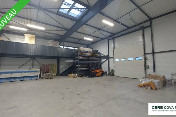 Local d&rsquo;activité à vendre – 1 409 m² – Foucherans