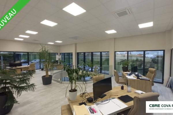 Local d&rsquo;activité à vendre – 1 409 m² – Foucherans – photo 2