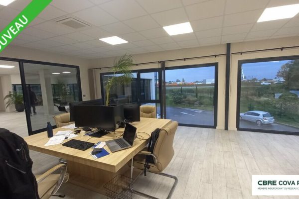 Local d&rsquo;activité à vendre – 1 409 m² – Foucherans – photo 4
