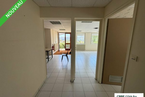 Bureaux à louer – 120 m² – Thise – photo 5