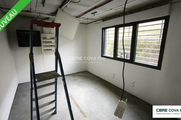Local commercial à louer – 470,82 m² – Franois – photo 2