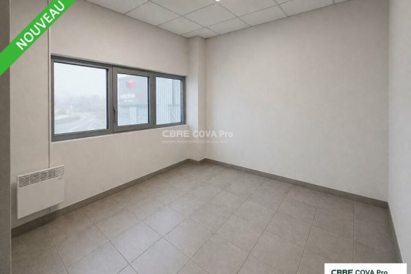 Local commercial à louer – 900 m² – École-Valentin – photo 4