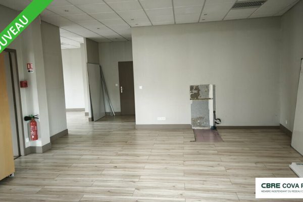 Bureaux à louer – 136 m² – Devecey – photo 2