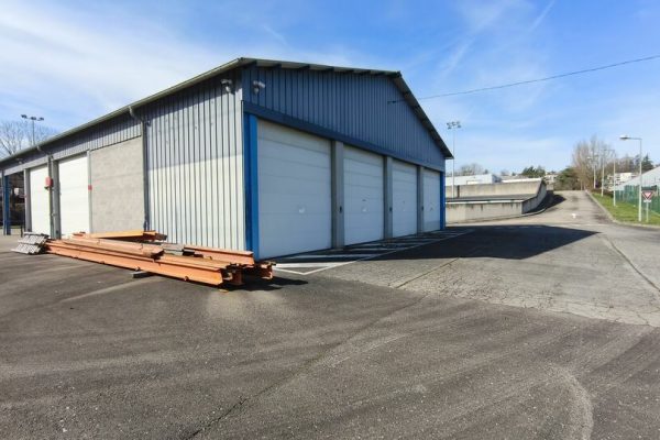 Entrepôt à louer – 300 m² – Besançon