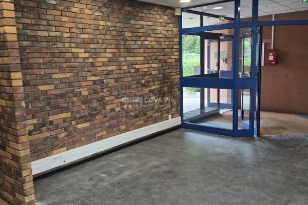 Bureaux à louer – 700 m² – Besançon – photo 2