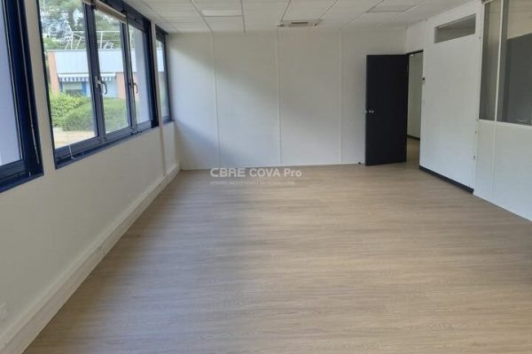Bureaux à louer – 700 m² – Besançon – photo 3