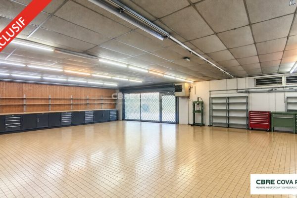 Local commercial à louer – 370 m² – Thise