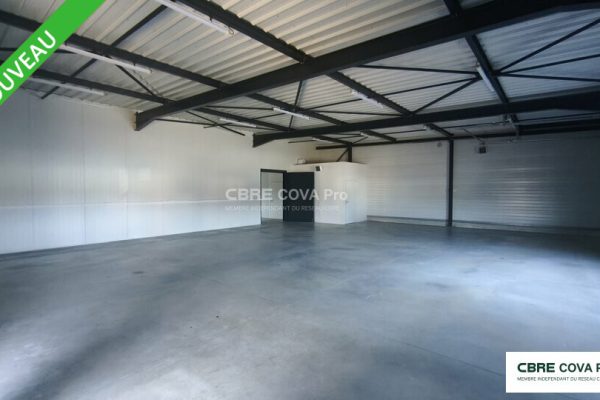 Local d&rsquo;activité à louer – 400 m² – Saône – photo 2